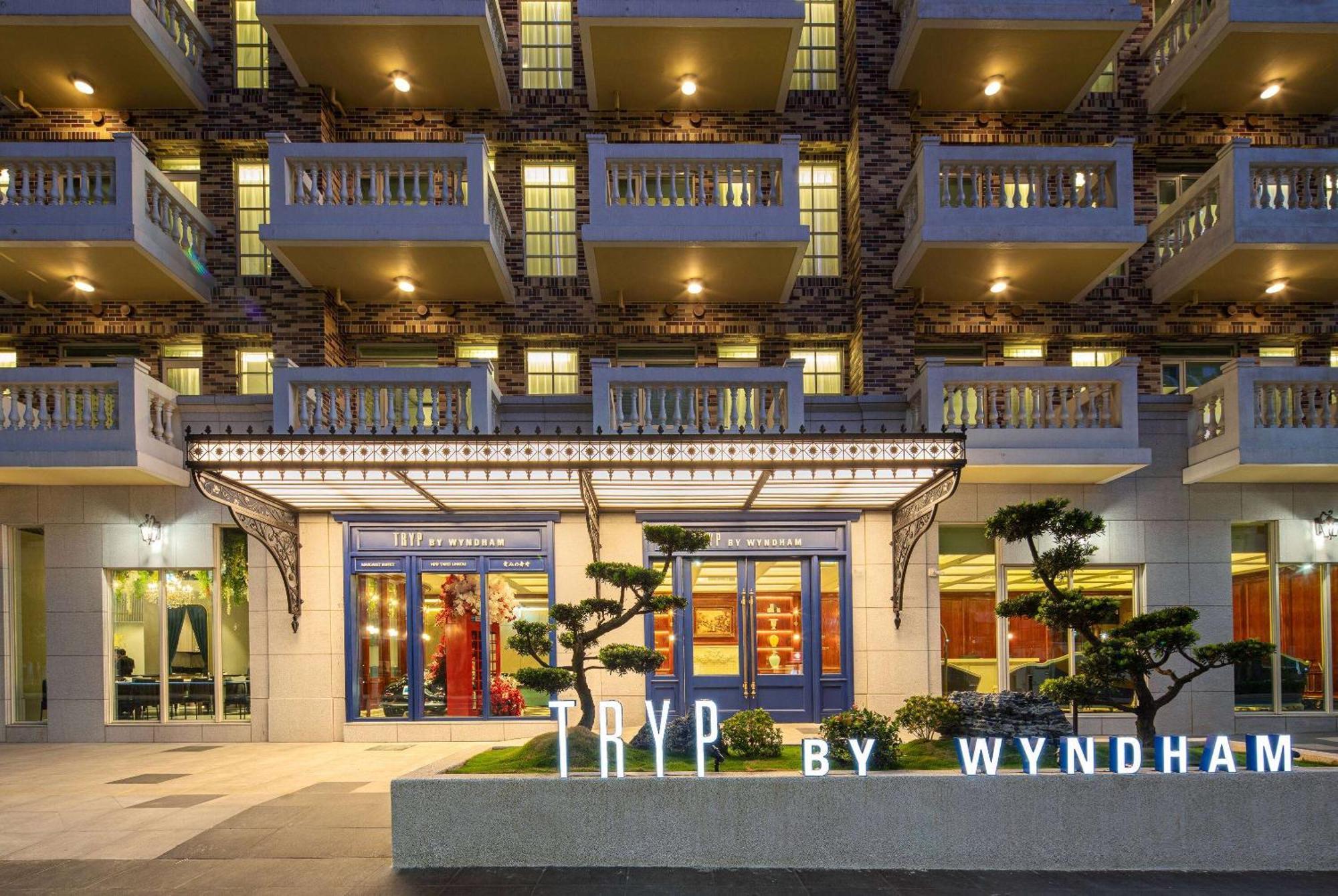 Tryp By Wyndham New Taipei Linkou 新北林口爵怡溫德姆酒店機場捷運mrta9林口站 Exteriör bild